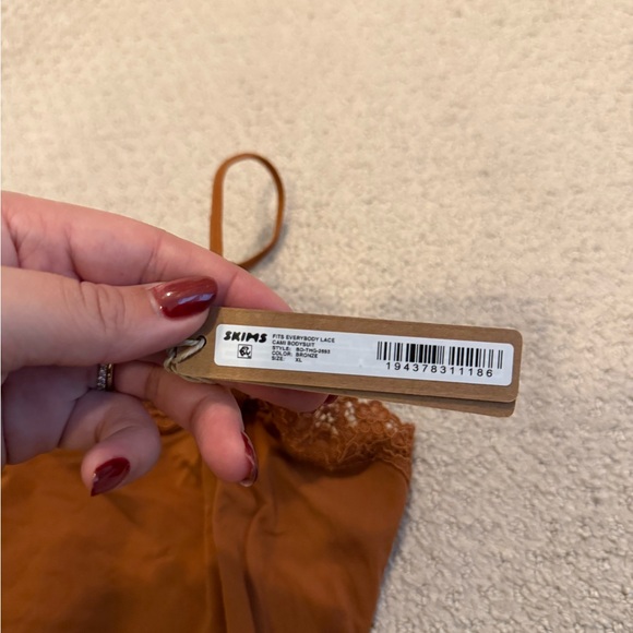 Skims fits everybody bodysuit in camel size XL NWT - Picture 4 of 4